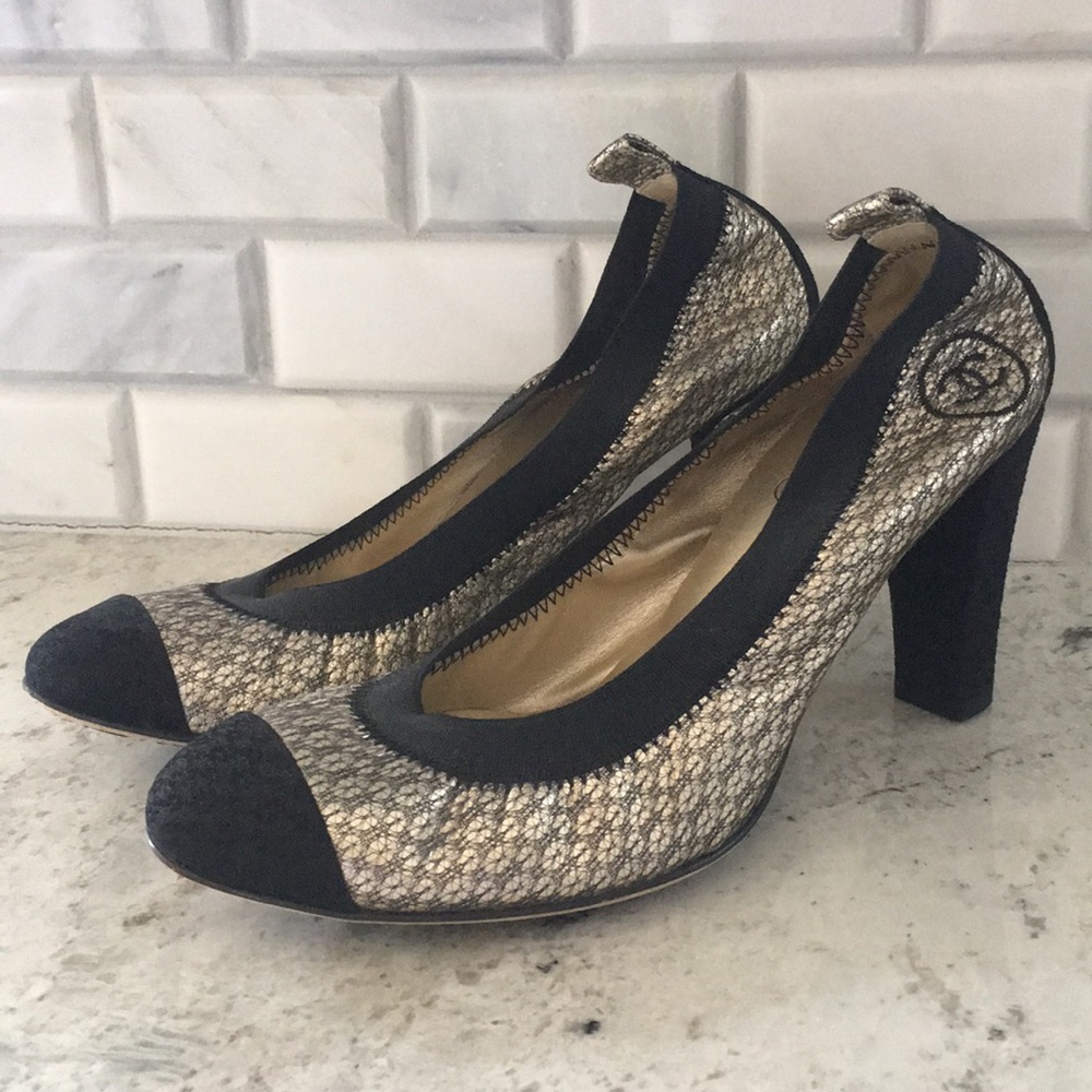 Authentic Perfect condition Chanel fabric pumps